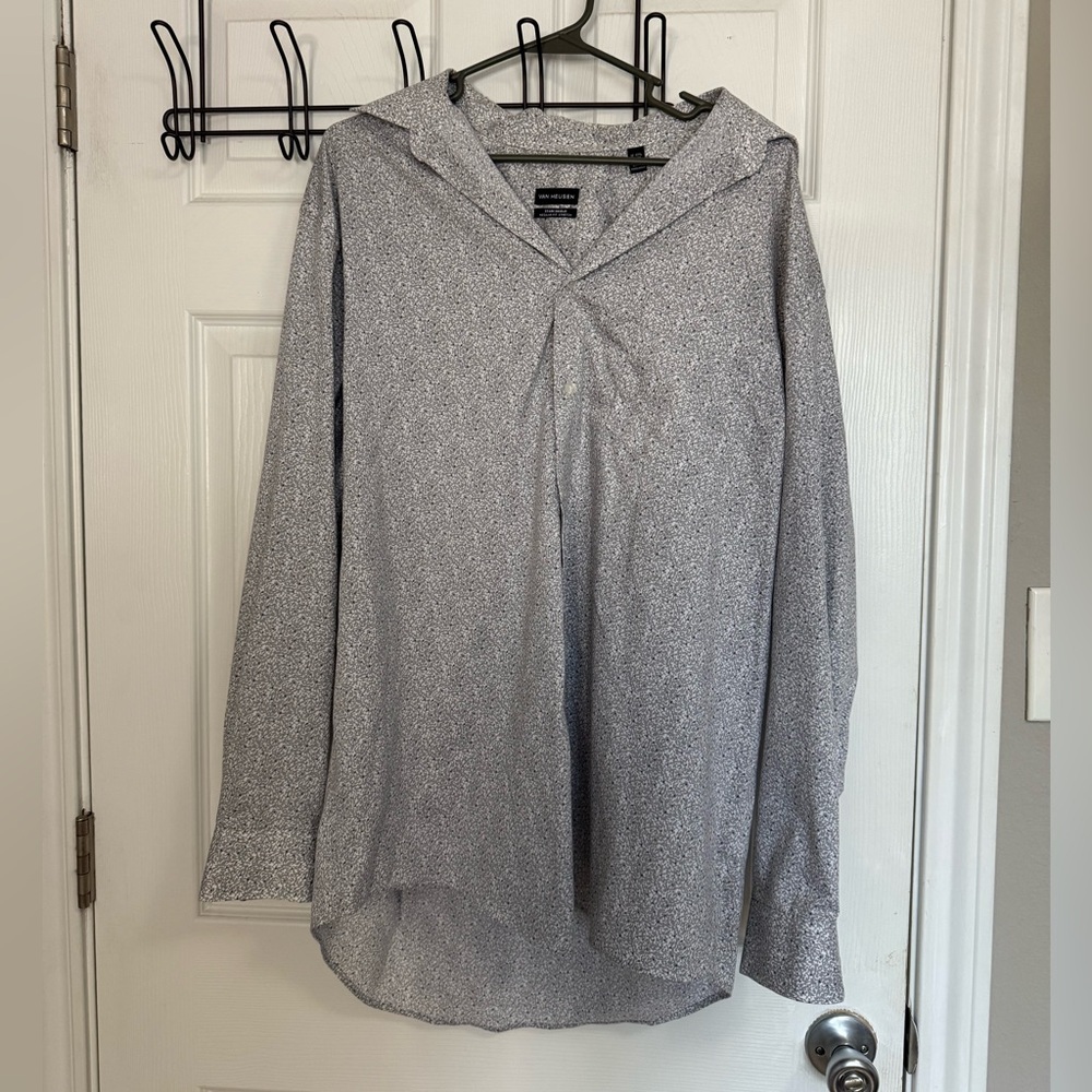 Van Heusen Men's Light Gray Button Down Shirt